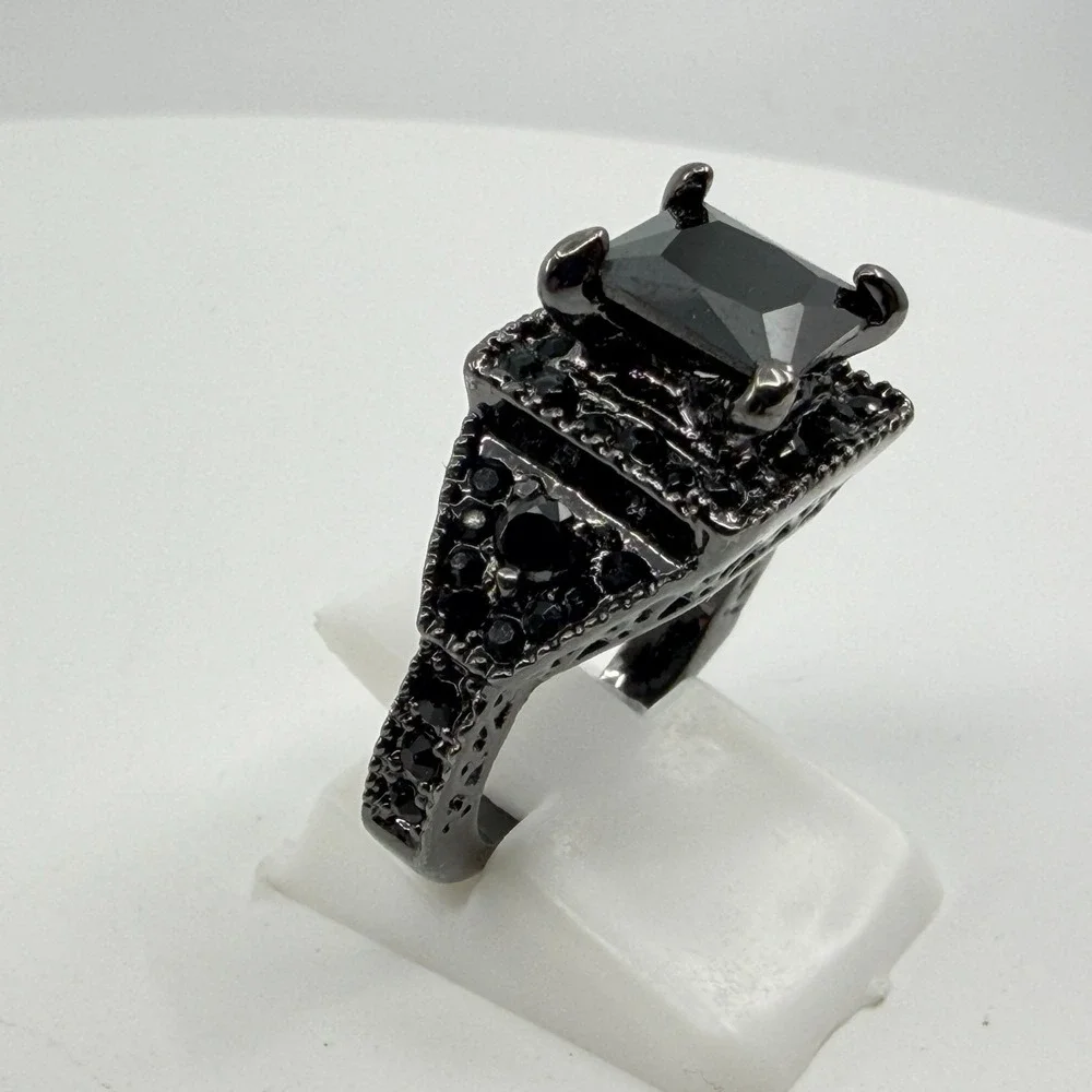Vtg Black Square Rhinestone Ring Gunmetal Tone Gothic Cocktail Statement Band